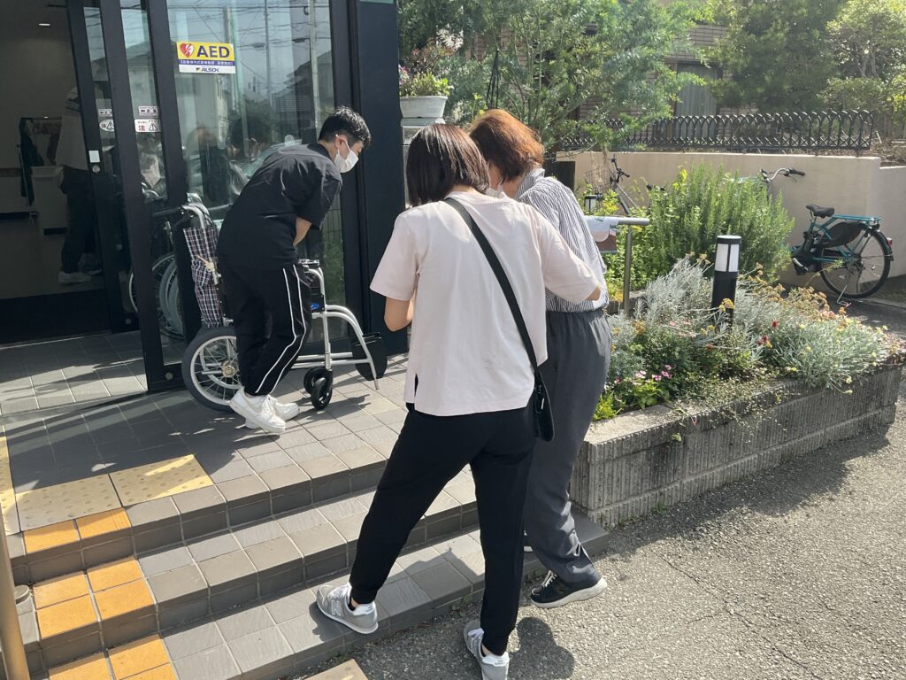 福岡市東区対応の通所介護施設到着